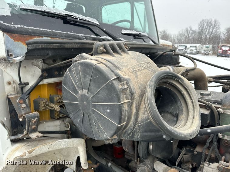 image for item EN5121 1998 Freightliner FL112 semi truck