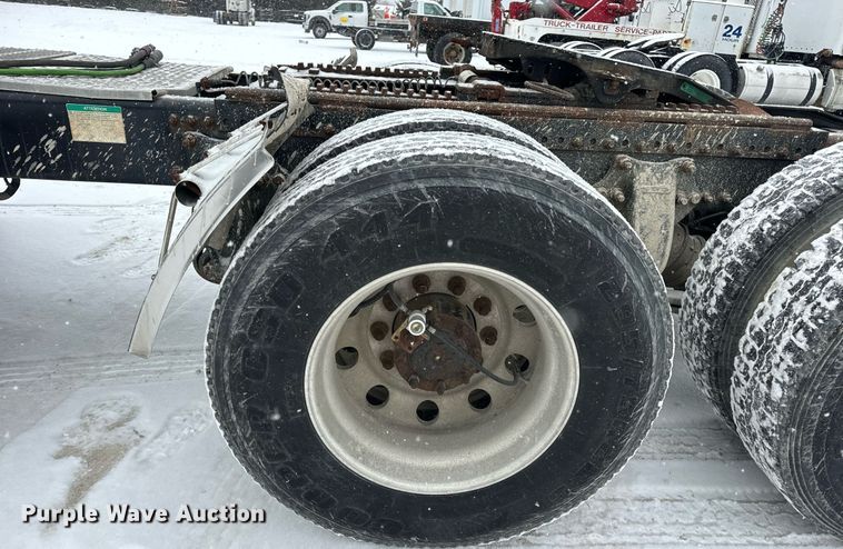 image for item EN5121 1998 Freightliner FL112 semi truck