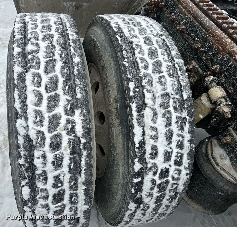 image for item EN5121 1998 Freightliner FL112 semi truck