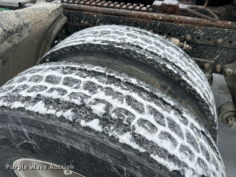 image for item EN5121 1998 Freightliner FL112 semi truck