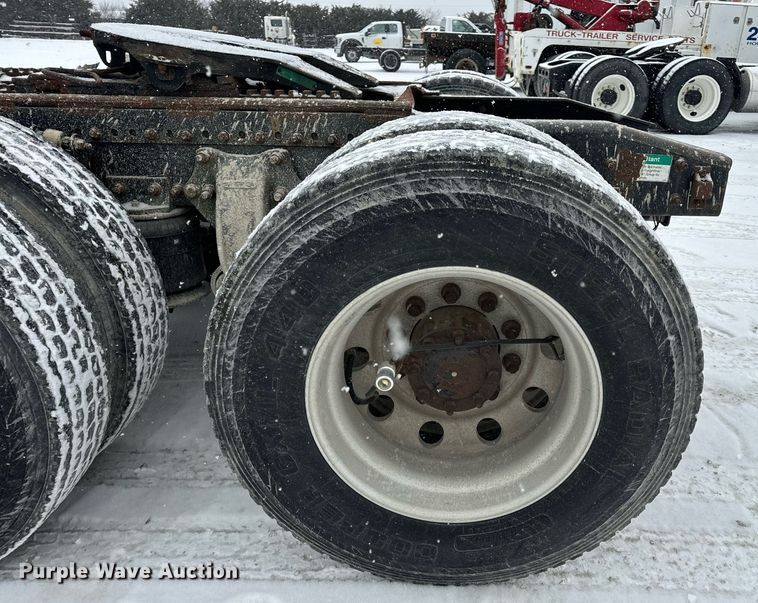 image for item EN5121 1998 Freightliner FL112 semi truck