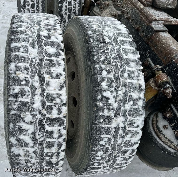 image for item EN5121 1998 Freightliner FL112 semi truck