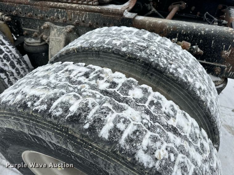 image for item EN5121 1998 Freightliner FL112 semi truck