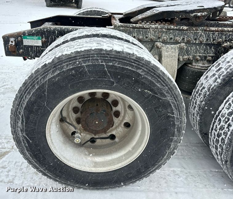 image for item EN5121 1998 Freightliner FL112 semi truck