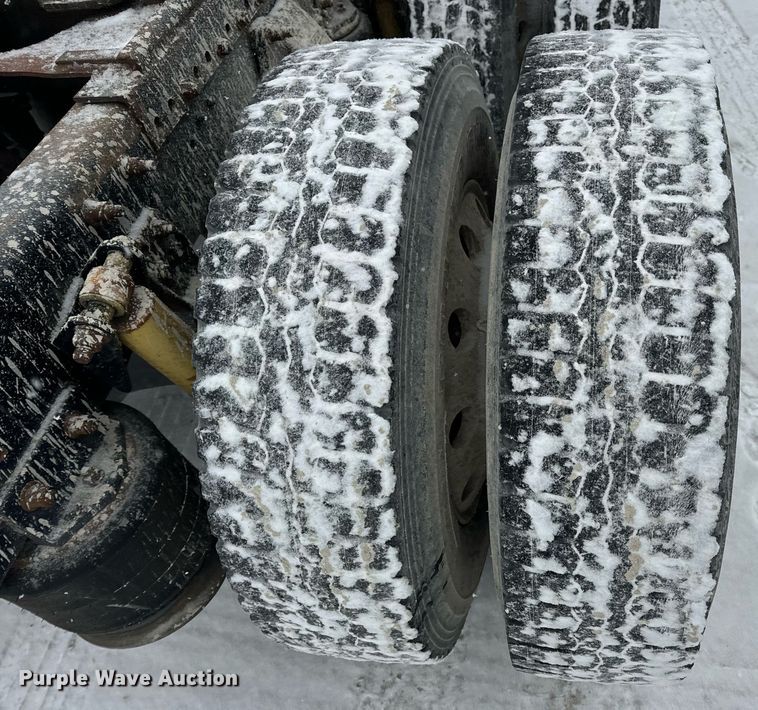 image for item EN5121 1998 Freightliner FL112 semi truck