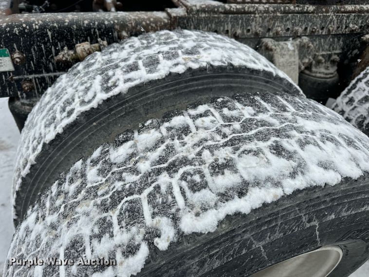 image for item EN5121 1998 Freightliner FL112 semi truck