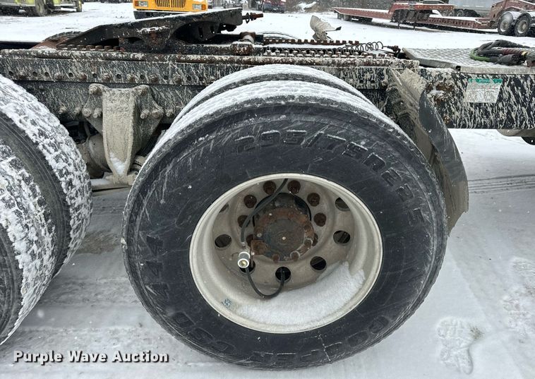 image for item EN5121 1998 Freightliner FL112 semi truck