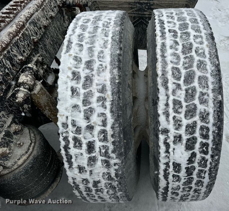 image for item EN5121 1998 Freightliner FL112 semi truck