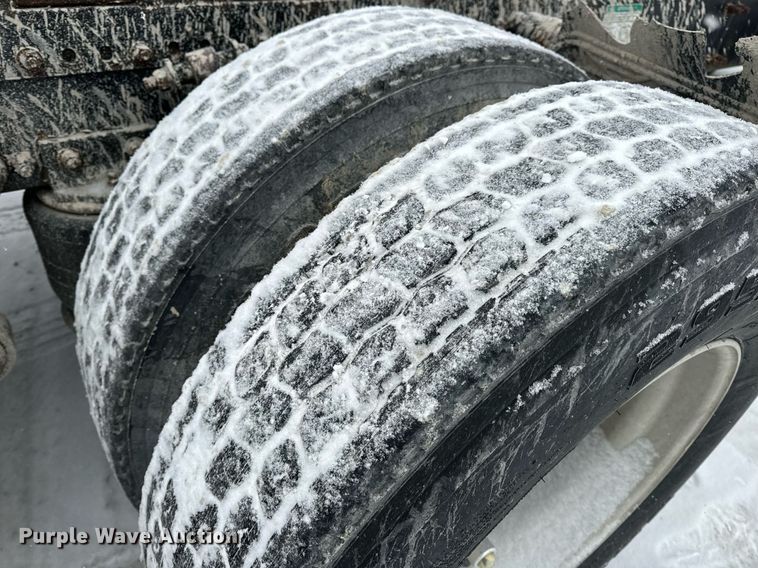 image for item EN5121 1998 Freightliner FL112 semi truck