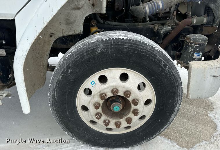 image for item EN5121 1998 Freightliner FL112 semi truck