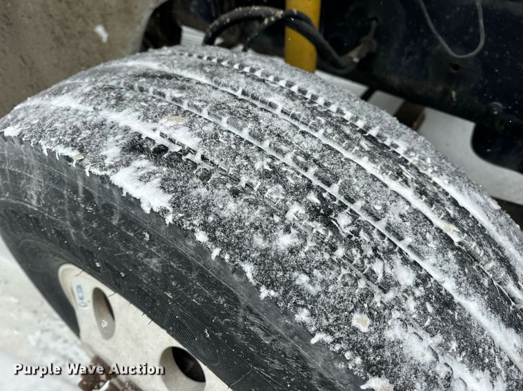 image for item EN5121 1998 Freightliner FL112 semi truck