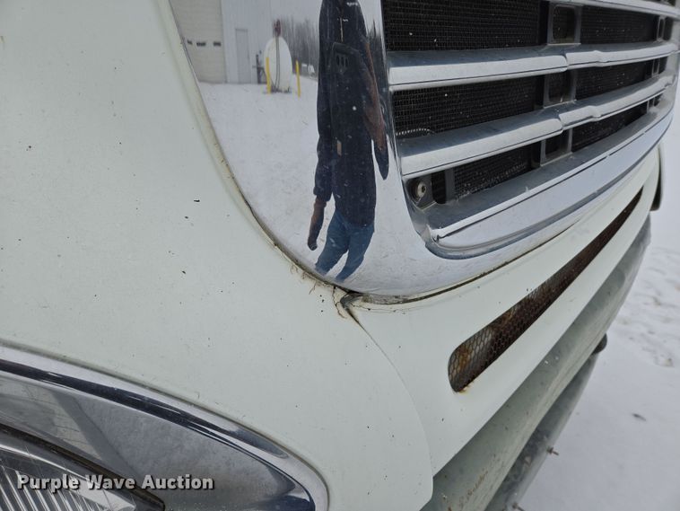 image for item EN5122 2006 Freightliner Columbia truck cab and chassis