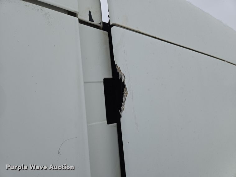 image for item EN5122 2006 Freightliner Columbia truck cab and chassis