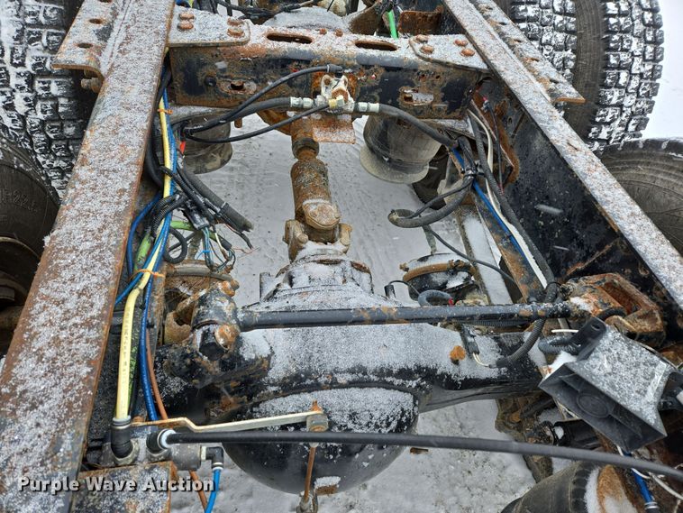 image for item EN5122 2006 Freightliner Columbia truck cab and chassis