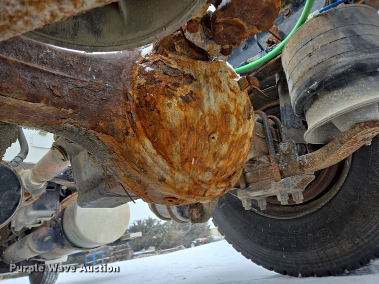 image for item EN5122 2006 Freightliner Columbia truck cab and chassis