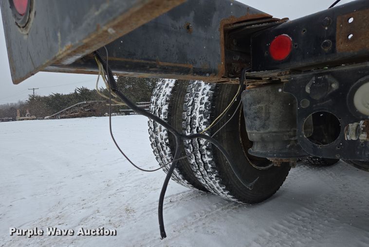 image for item EN5122 2006 Freightliner Columbia truck cab and chassis