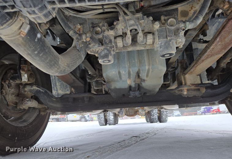 image for item EN5122 2006 Freightliner Columbia truck cab and chassis