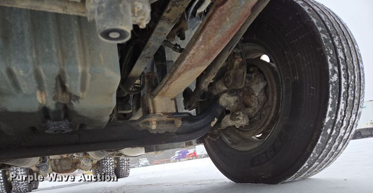 image for item EN5122 2006 Freightliner Columbia truck cab and chassis