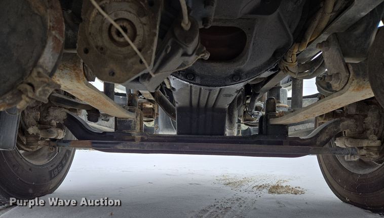 image for item EN5122 2006 Freightliner Columbia truck cab and chassis