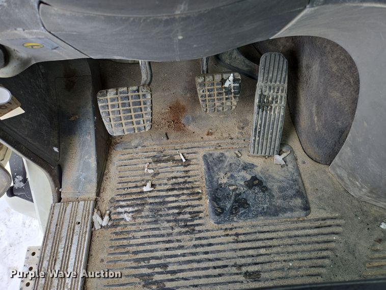 image for item EN5122 2006 Freightliner Columbia truck cab and chassis