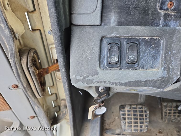 image for item EN5122 2006 Freightliner Columbia truck cab and chassis