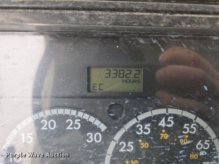 image for item EN5122 2006 Freightliner Columbia truck cab and chassis