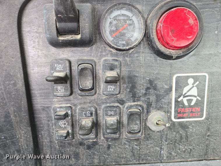 image for item EN5122 2006 Freightliner Columbia truck cab and chassis