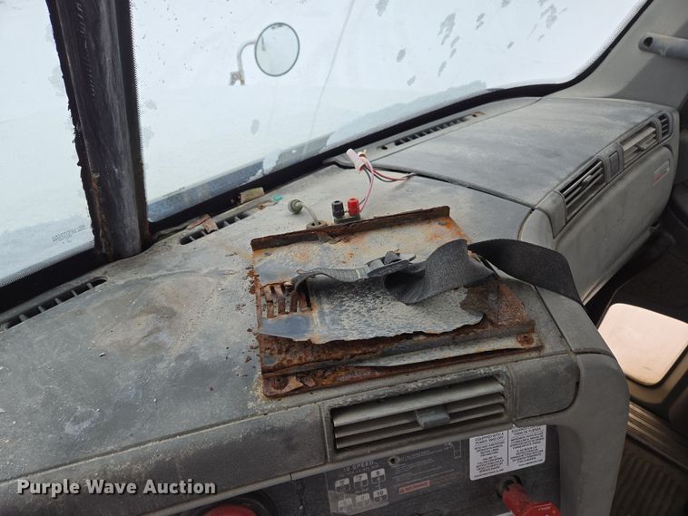 image for item EN5122 2006 Freightliner Columbia truck cab and chassis