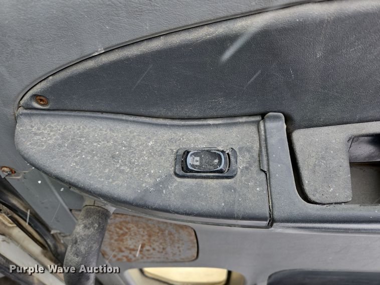 image for item EN5122 2006 Freightliner Columbia truck cab and chassis