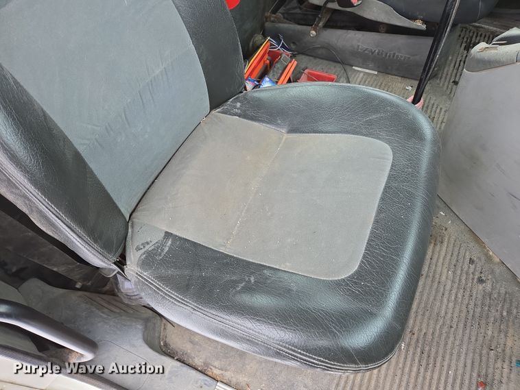 image for item EN5122 2006 Freightliner Columbia truck cab and chassis