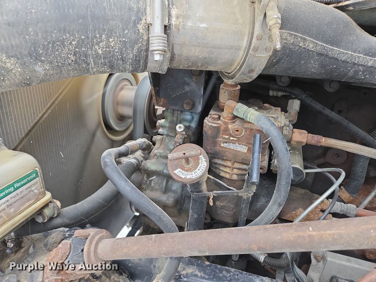 image for item EN5122 2006 Freightliner Columbia truck cab and chassis