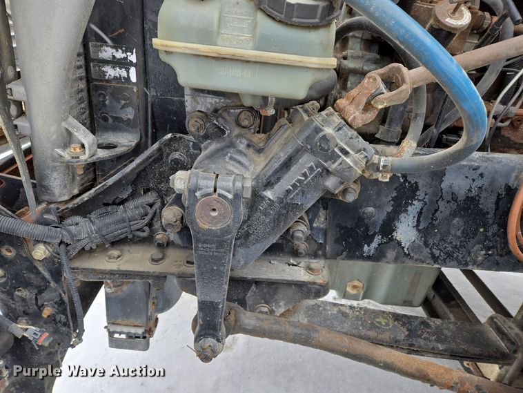 image for item EN5122 2006 Freightliner Columbia truck cab and chassis