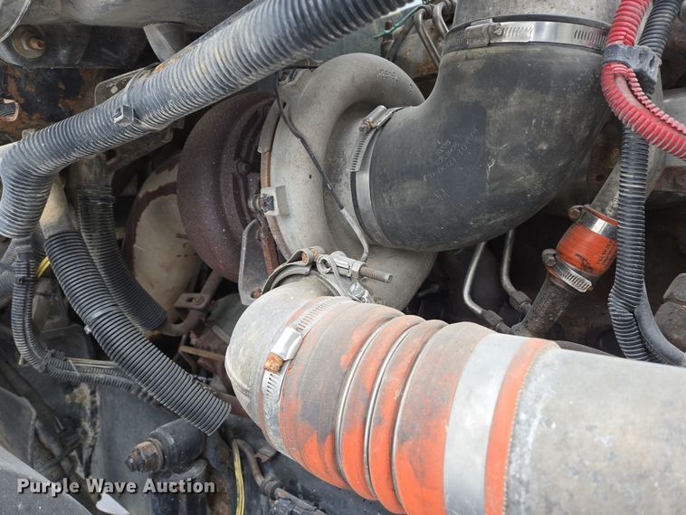 image for item EN5122 2006 Freightliner Columbia truck cab and chassis