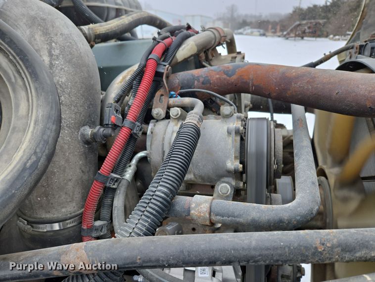 image for item EN5122 2006 Freightliner Columbia truck cab and chassis