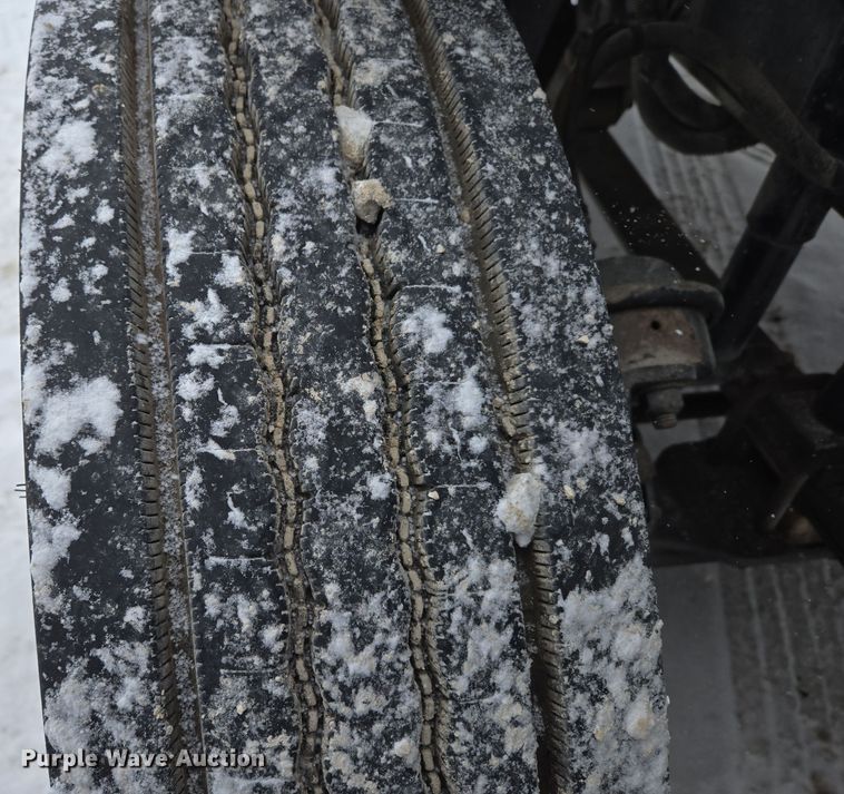 image for item EN5122 2006 Freightliner Columbia truck cab and chassis