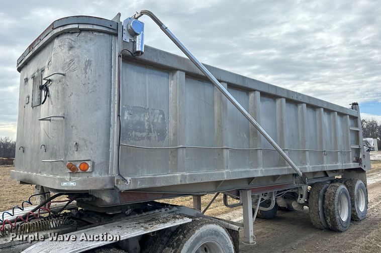 image for item EN5137 1968 Heil 4SF-SW end dump trailer