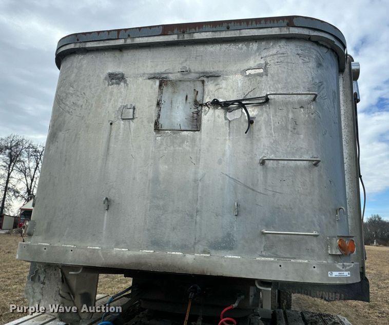 image for item EN5137 1968 Heil 4SF-SW end dump trailer
