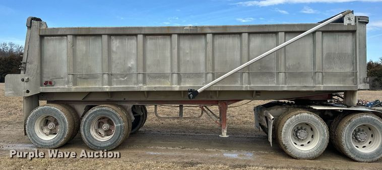 image for item EN5137 1968 Heil 4SF-SW end dump trailer