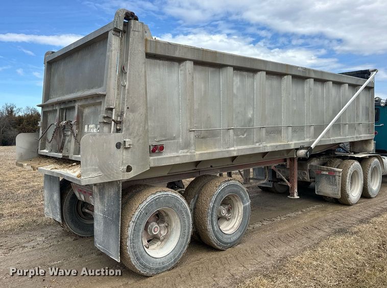 image for item EN5137 1968 Heil 4SF-SW end dump trailer