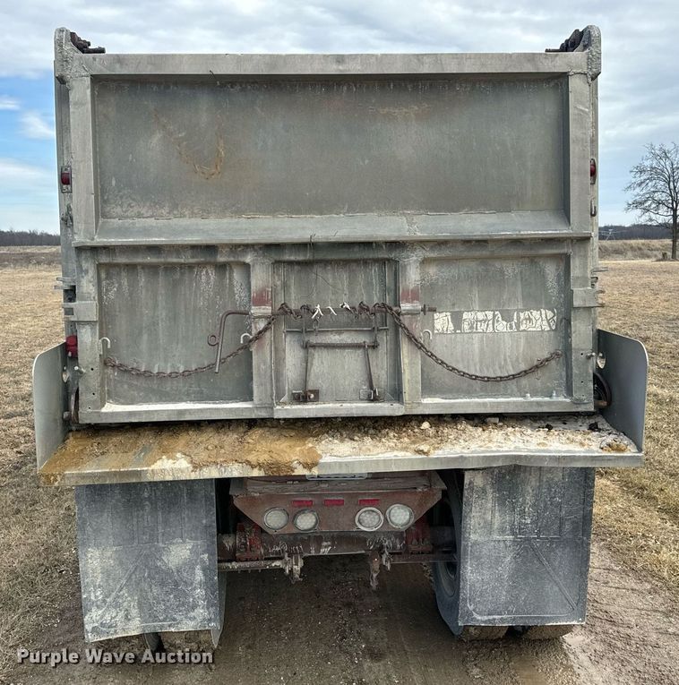 image for item EN5137 1968 Heil 4SF-SW end dump trailer