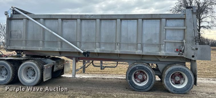 image for item EN5137 1968 Heil 4SF-SW end dump trailer