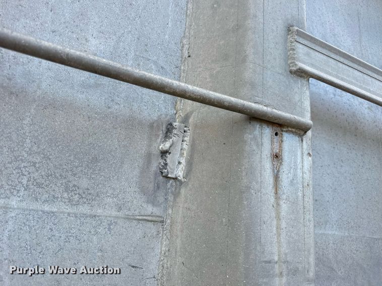 image for item EN5137 1968 Heil 4SF-SW end dump trailer