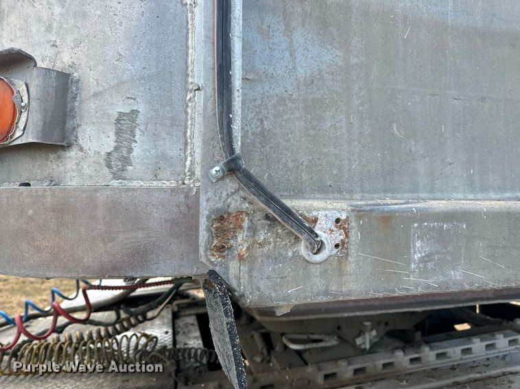 image for item EN5137 1968 Heil 4SF-SW end dump trailer