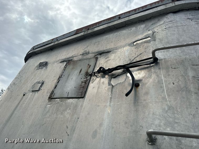 image for item EN5137 1968 Heil 4SF-SW end dump trailer