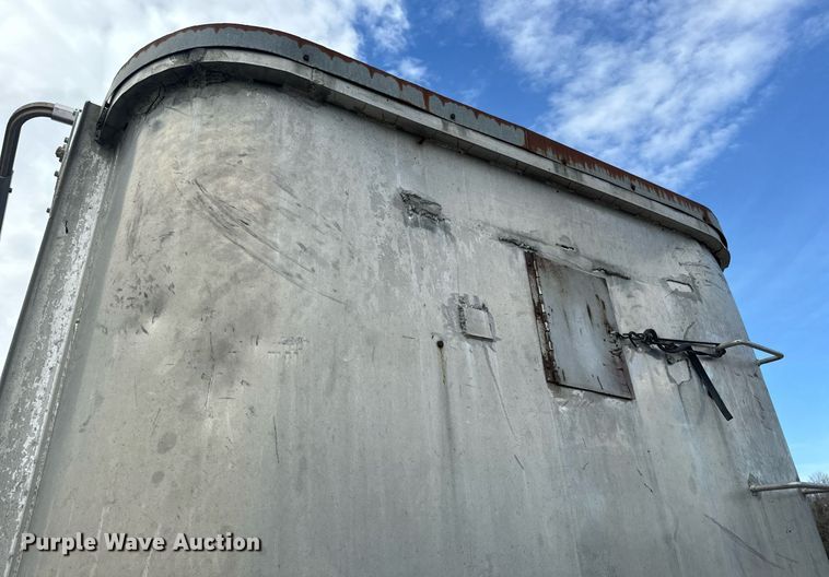 image for item EN5137 1968 Heil 4SF-SW end dump trailer