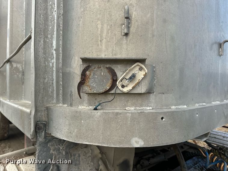 image for item EN5137 1968 Heil 4SF-SW end dump trailer