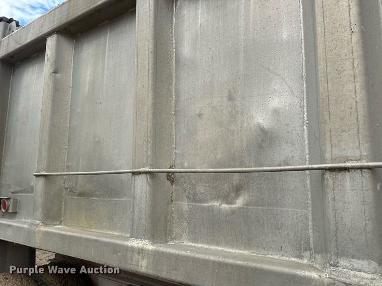 image for item EN5137 1968 Heil 4SF-SW end dump trailer