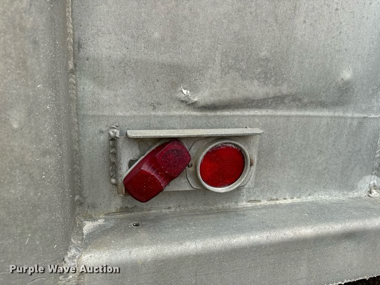 image for item EN5137 1968 Heil 4SF-SW end dump trailer