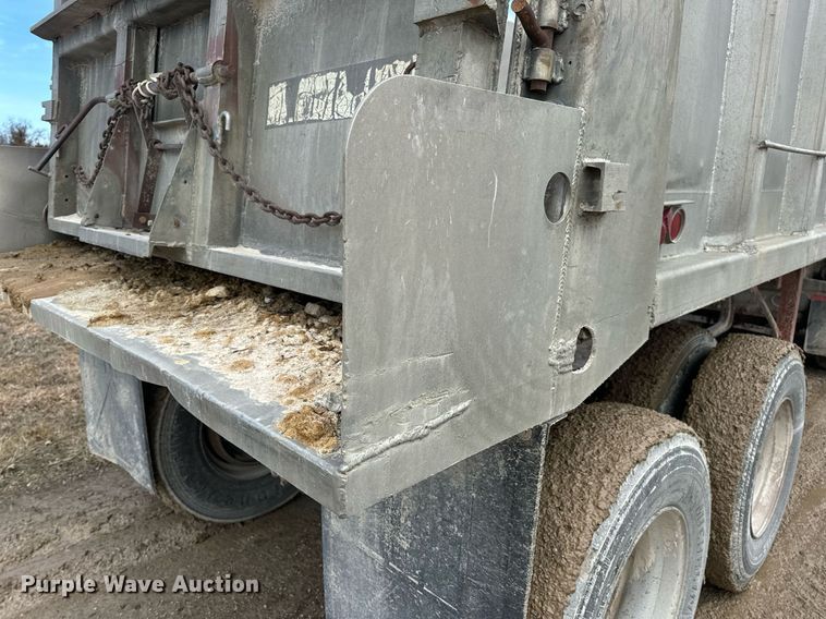 image for item EN5137 1968 Heil 4SF-SW end dump trailer