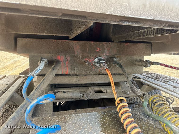 image for item EN5137 1968 Heil 4SF-SW end dump trailer